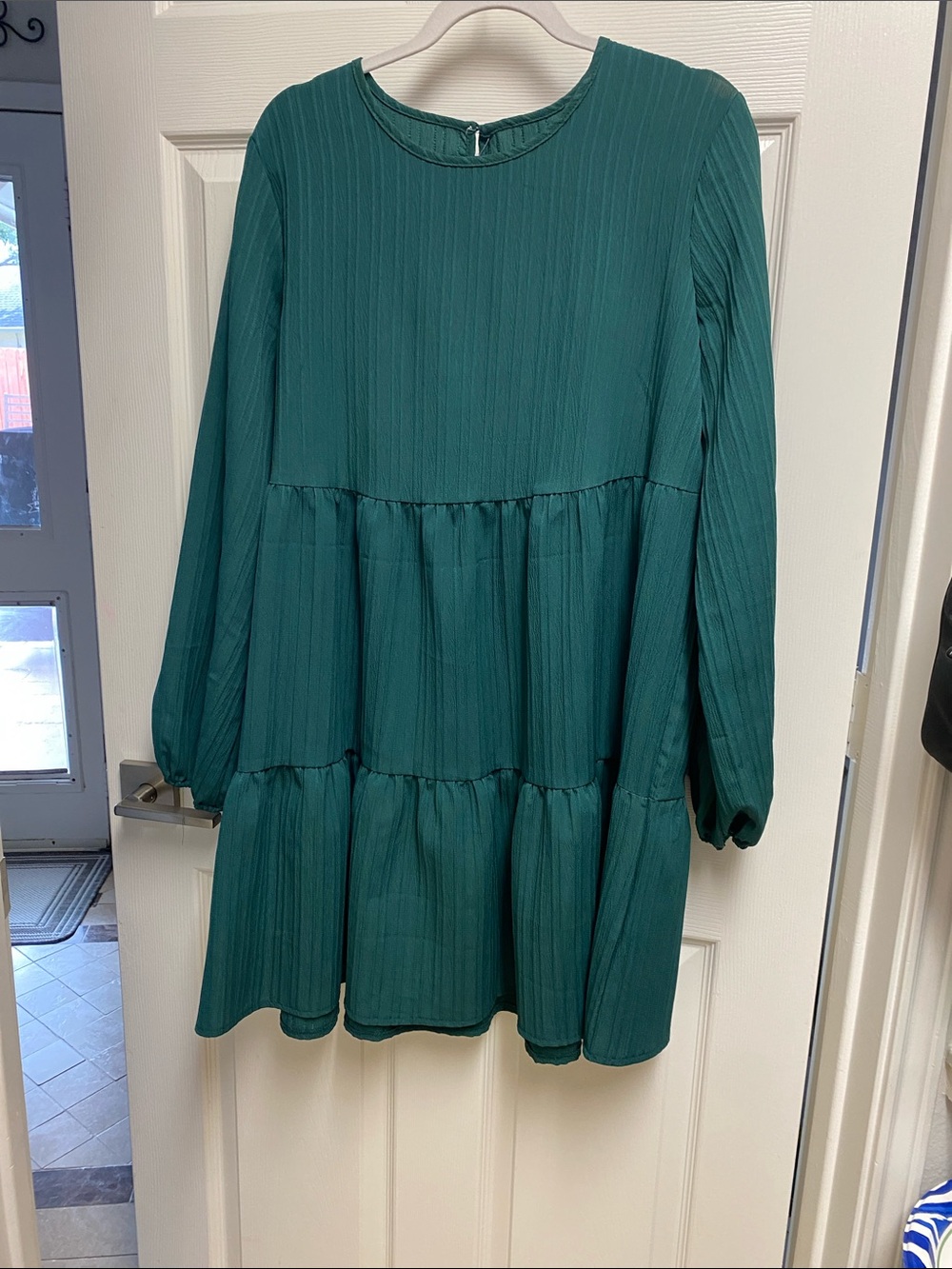 Ladies greenTiered Long-Sleeve Dress. Not teal.